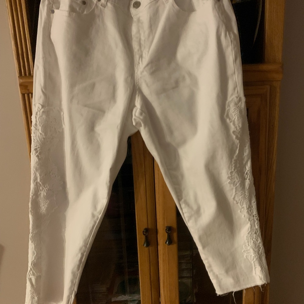 Woman white Jean used in good condition